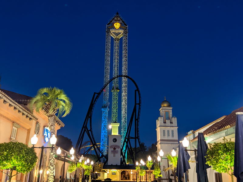 Atracción de superhéroes en Parque Warner